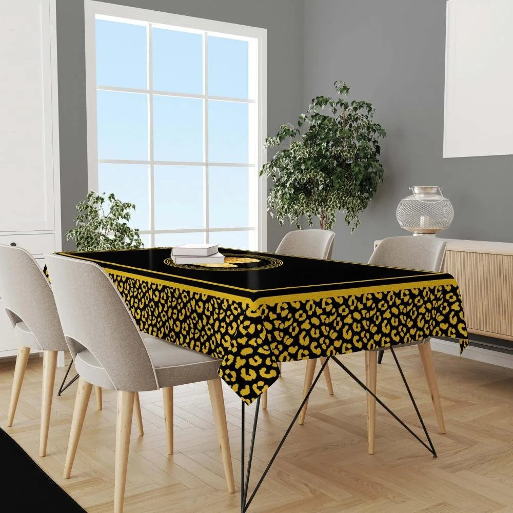 Siyah Büst Detaylı Masa Örtüsü 160x220cm