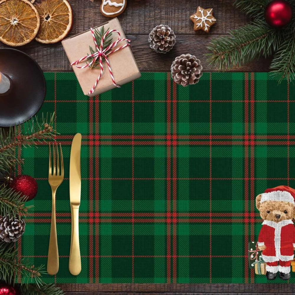 Santa Bear Ekose Amerikan Servis – Yılbaşı Sofraları İçin Teddy Kumaş - 4'lü Set (30x50 cm)
